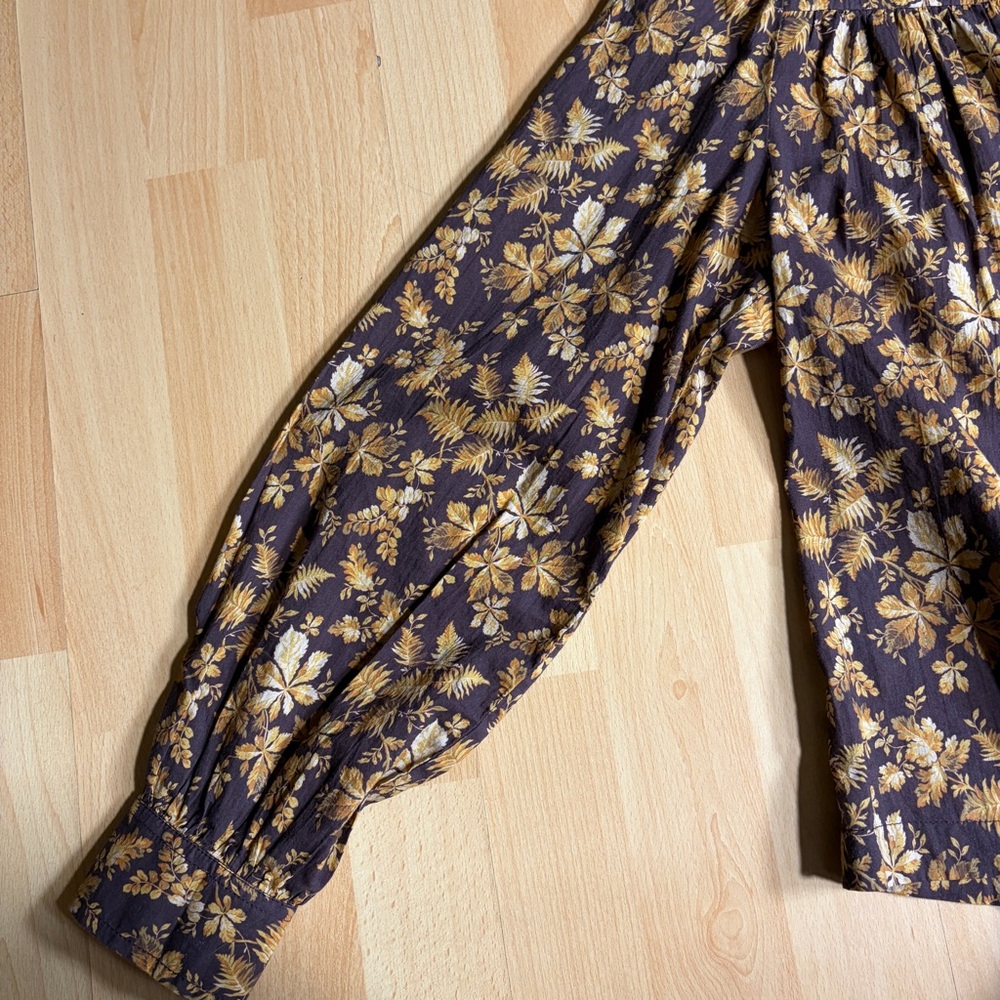 Chic Floral Button-Up Blouse - image 10